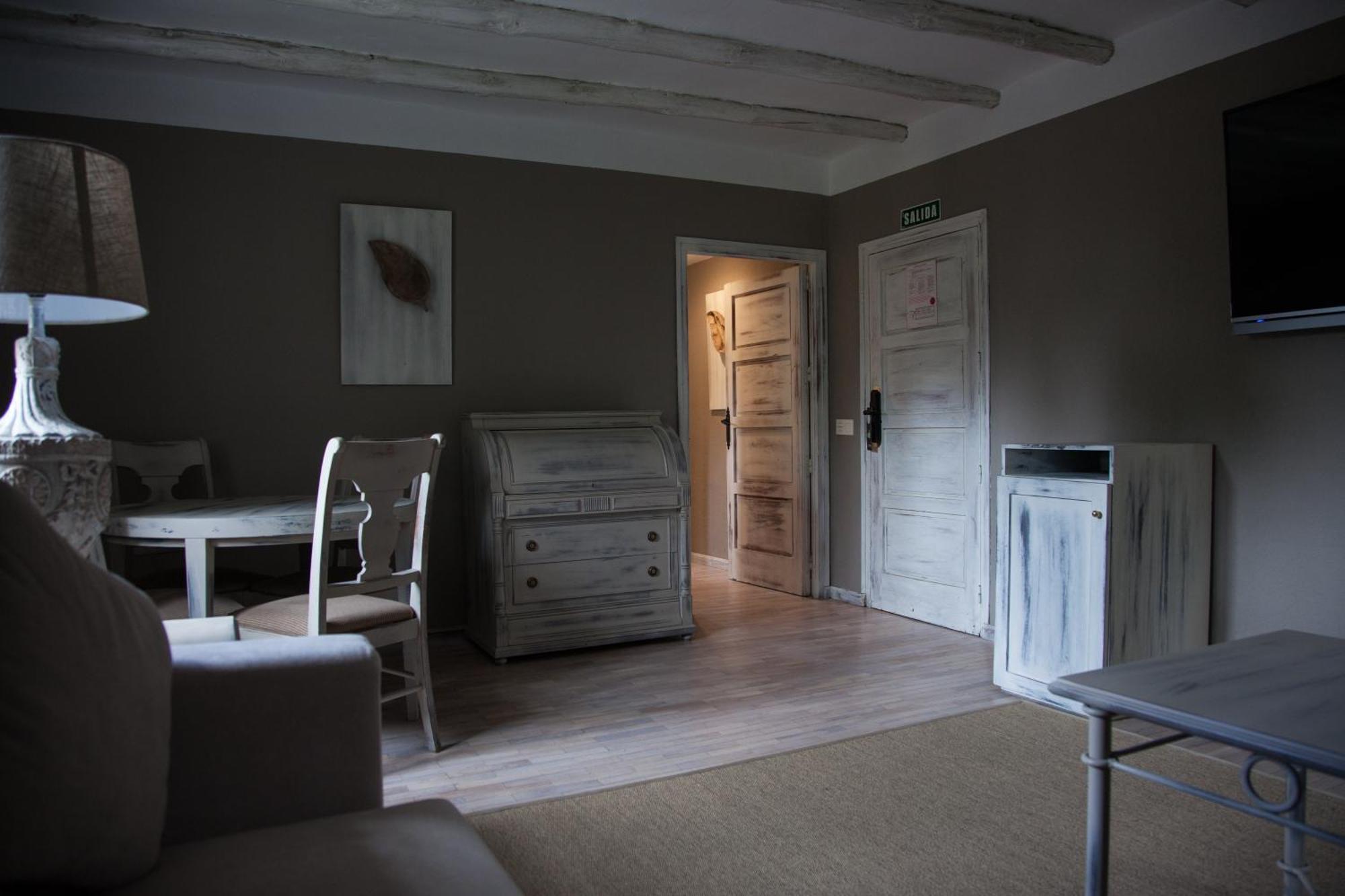 Standard Suite,1207832881:JPEG